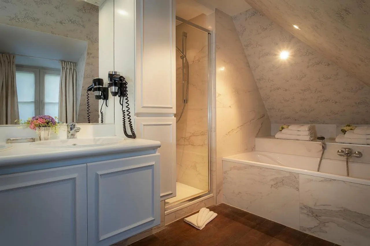 Canalside House - Luxury Guesthouse Брюгге 4*,